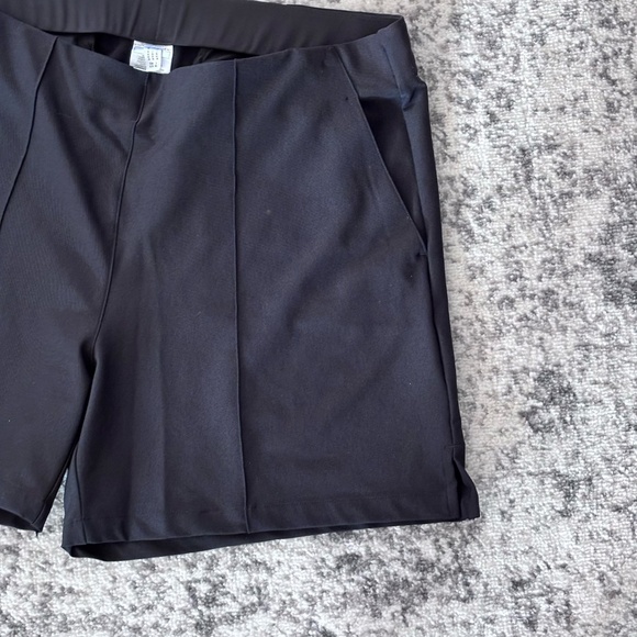 Adidas Women's Pintuck 5-inch Pull-On Golf Shorts Black - Picture 2 of 8